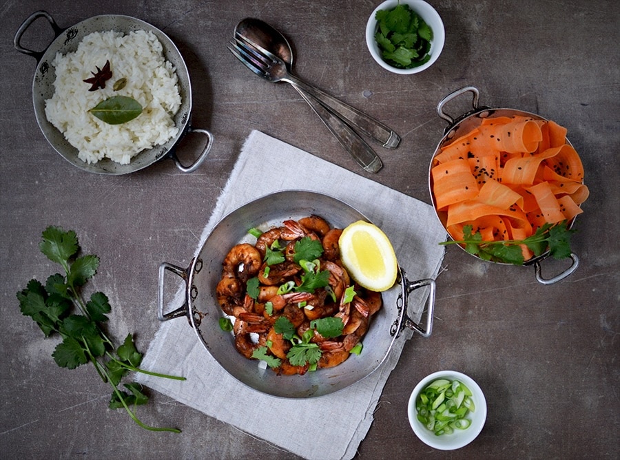 Crevettes sautées à l'ail noir et riz pilaf aux épices
